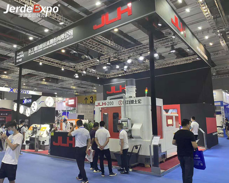 什么是標準展位?什么是光地特裝展位?光地展位設(shè)計公司答道
